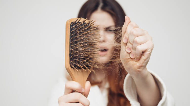 دلایل ریزش مو در زنان