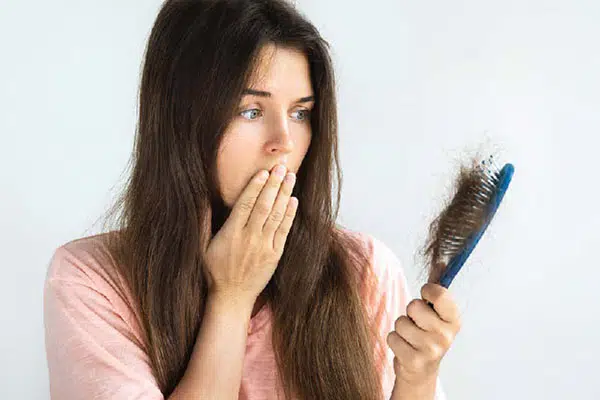 تأثیر خرید برس مناسب بر ریزش مو